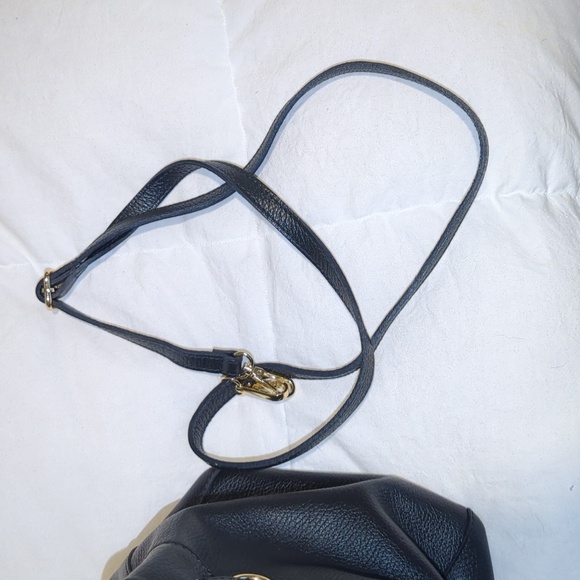 Elegant Black Leather Handbag - Picture 4 of 8